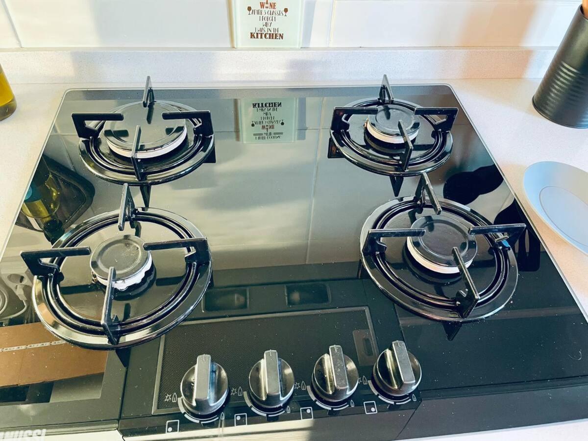 Sunny Condo- Pool & Free Parking Walk To